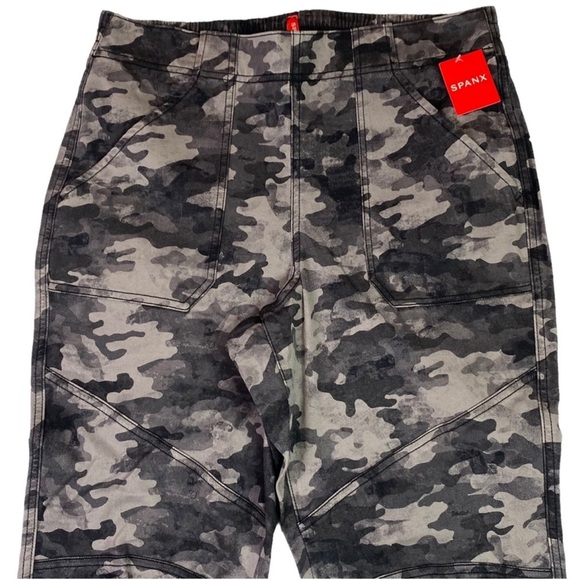 Spanx Camo Cargo Jogger Pants Size Small NWT - Picture 6 of 16
